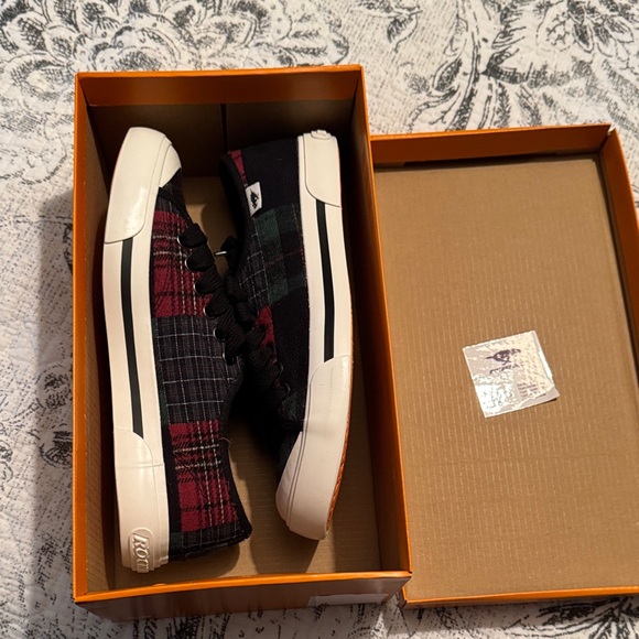 Rocket Dog Shoes - NIB Rocket Dog Black, Green and Red Plaid Sneakers